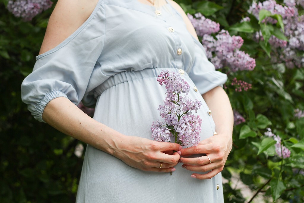 embarazo-embarazada-flores